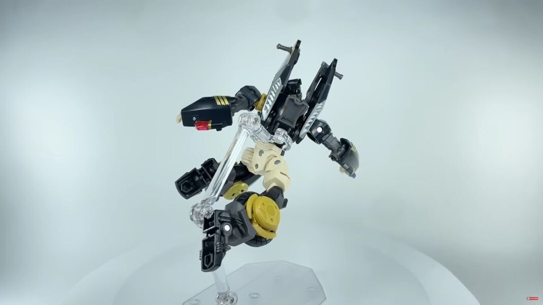 Image Of The Legacy Evolution Animated Prowl Figure  (21 of 25)